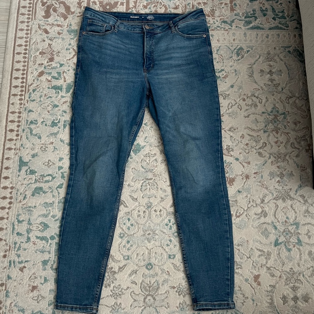Old Navy High Rise Rockstar Super Skinny Jeans